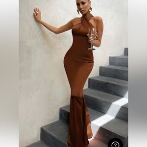 Club London UNSTOPPABLE
RUST SATIN CROSS OVER HALTER NECK MAXI DRESS